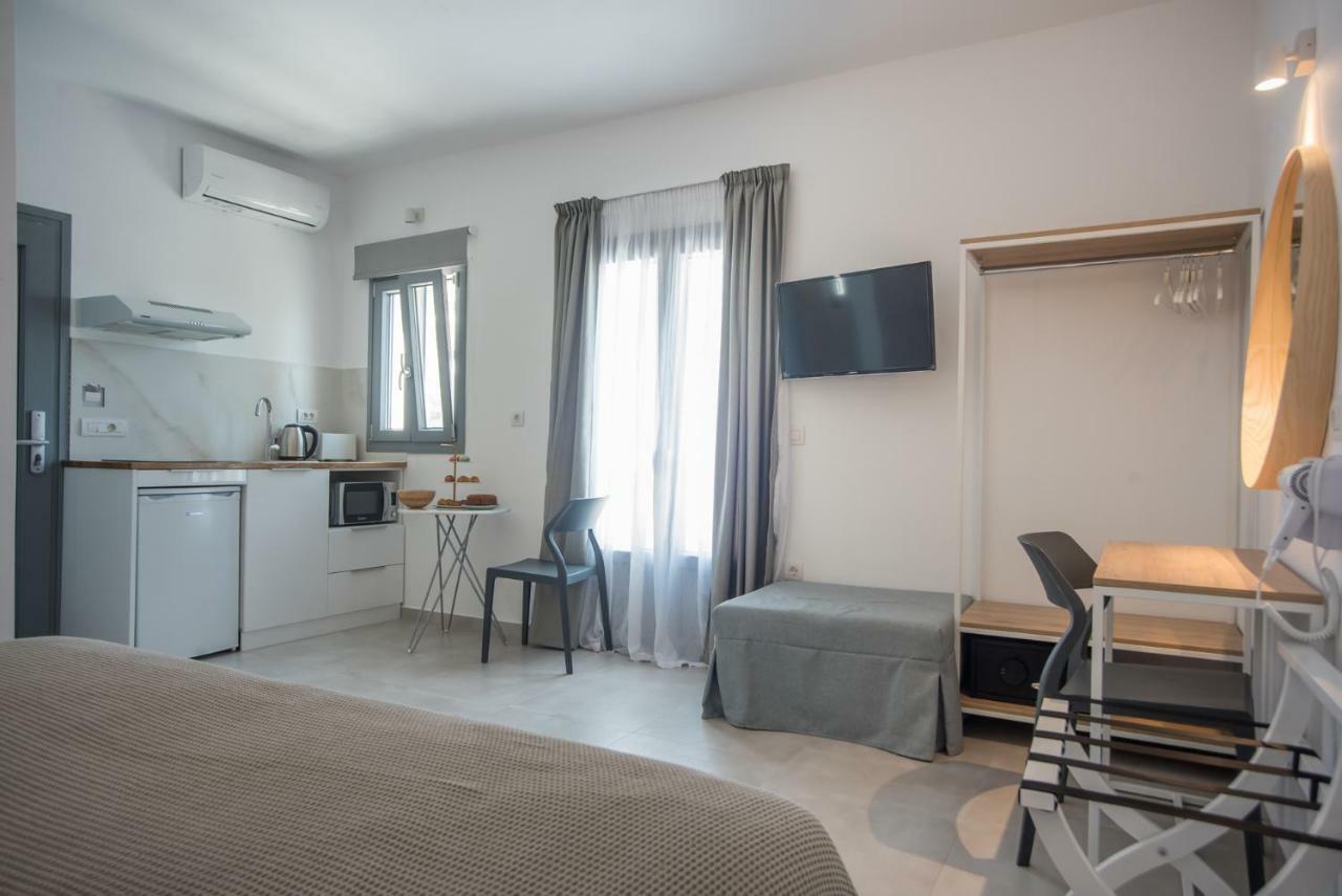 Nautilus Apartments-Suites Páros 외부 사진